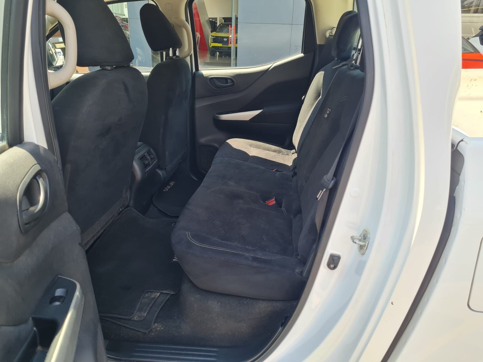 2020 Nissan NP300 Doble Cabina 2.5 SE Paq Seguridad Mt