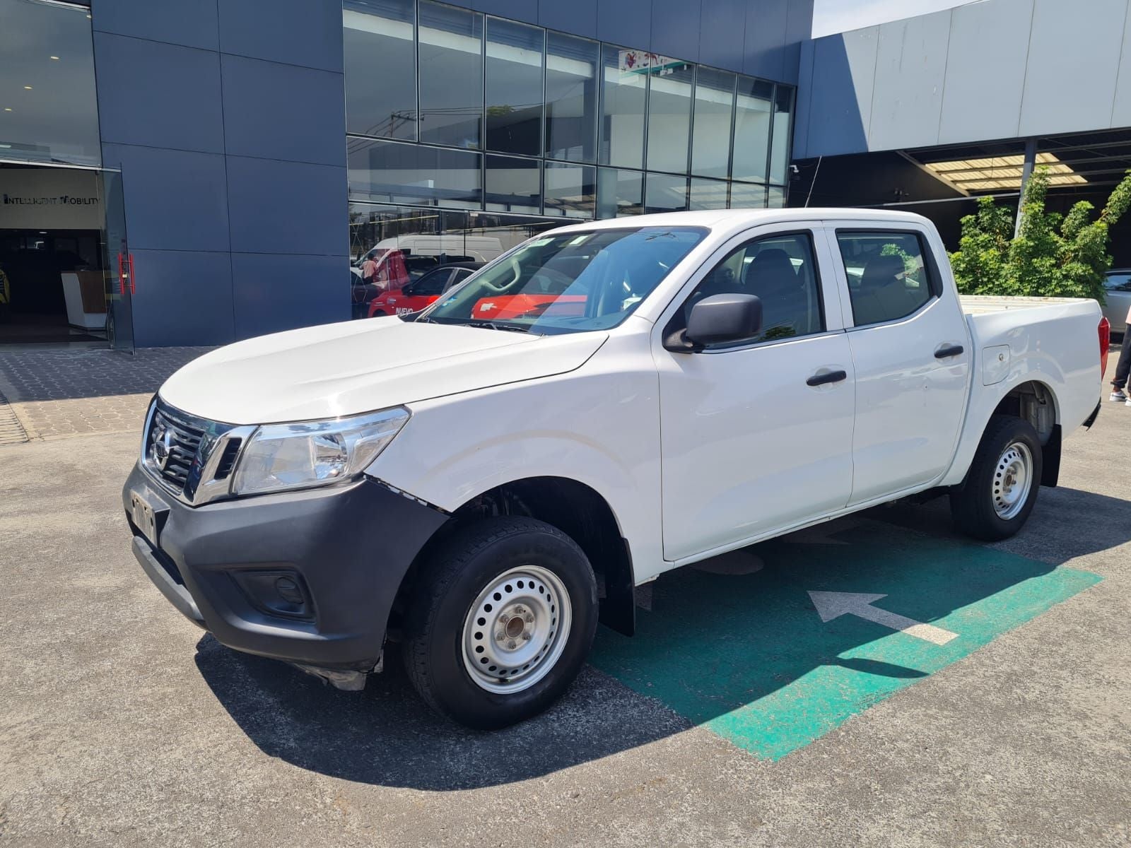 2020 Nissan NP300 Doble Cabina 2.5 SE Paq Seguridad Mt
