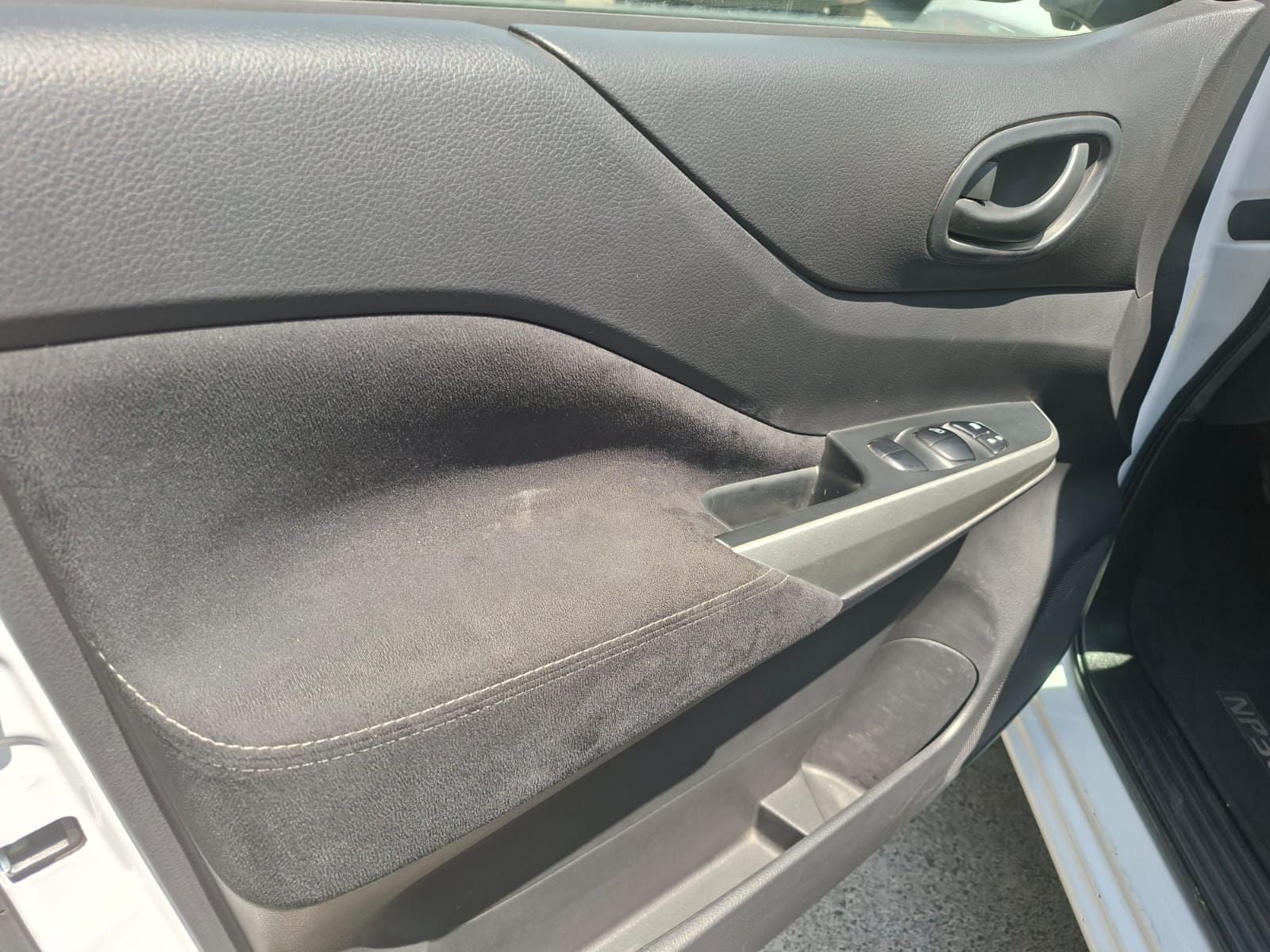 2020 Nissan NP300 Doble Cabina 2.5 SE Paq Seguridad Mt