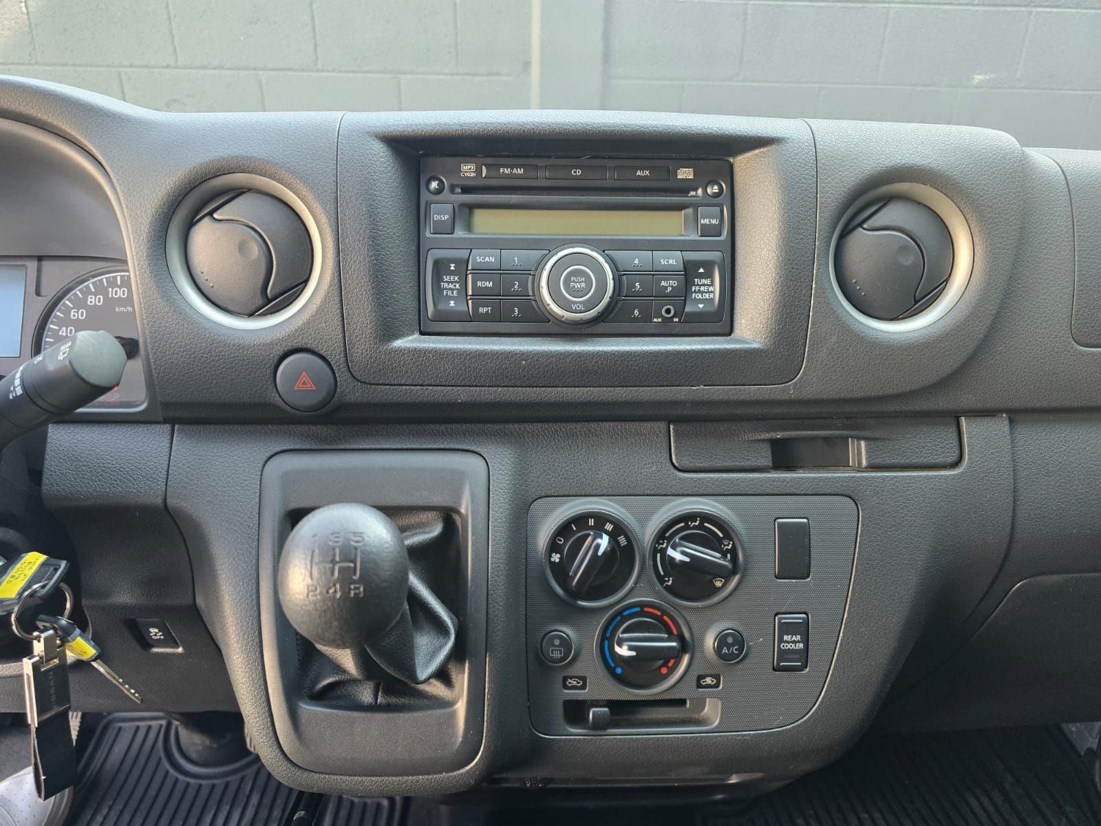 2024 Nissan Urvan 2.5 11 Pasajeros AA Mt